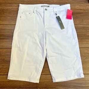 NWT Tractr White Bermuda Jean Shorts Size 8/29